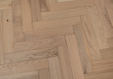 Invisible Finish Lacquered Engineered Herringbone Flooring