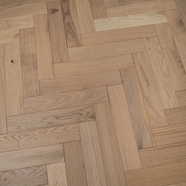 Invisible Finish Lacquered Engineered Herringbone Flooring