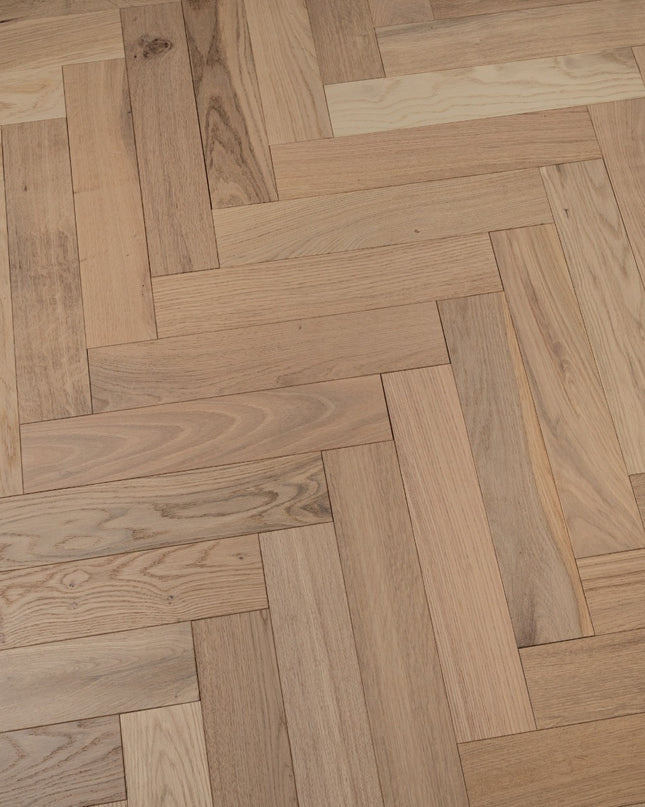 Invisible Finish Lacquered Engineered Herringbone Flooring