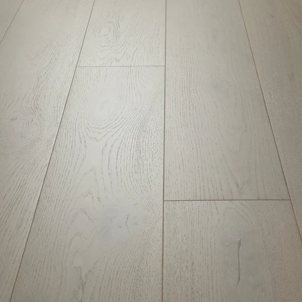 Pukka Flooring Engineered Oak Flooring – 12 x 190mm Click Engineered Oak – Aspen Oak Brushed & Matt Lacquered