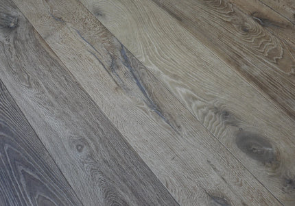 Distressed Invisible Finish Engineered Oak Flooring