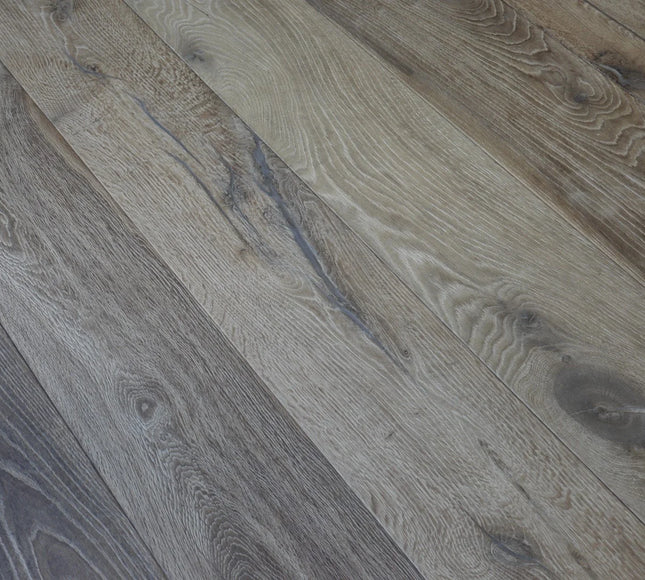 Distressed Invisible Finish Engineered Oak Flooring