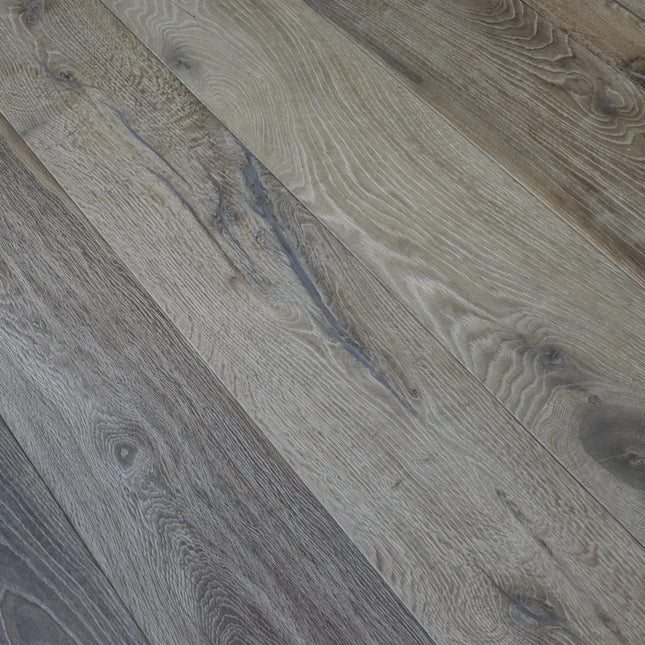 Distressed Invisible Finish Engineered Oak Flooring