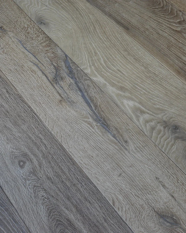 Distressed Invisible Finish Engineered Oak Flooring