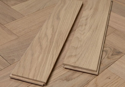 Invisible Finish Lacquered Engineered Herringbone Flooring