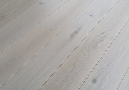 Invisible Finish Lacquered 3-Ply Engineered Oak Flooring