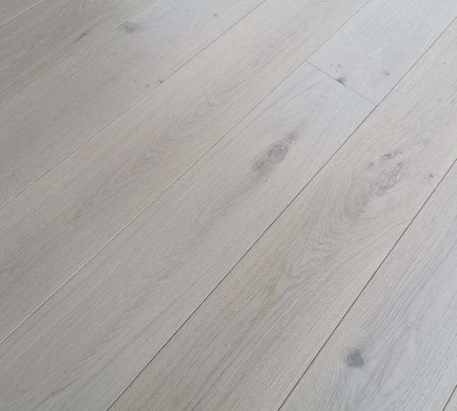 Invisible Finish Lacquered 3-Ply Engineered Oak Flooring