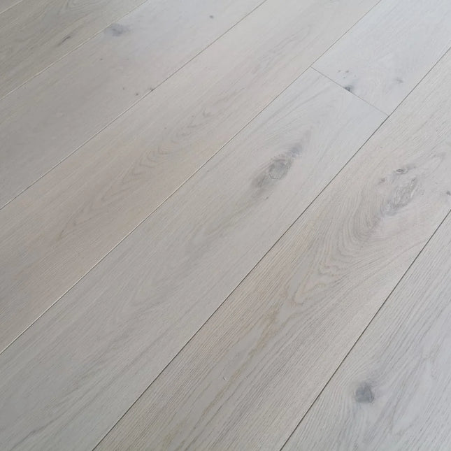 Invisible Finish Lacquered 3-Ply Engineered Oak Flooring