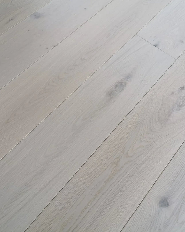 Invisible Finish Lacquered 3-Ply Engineered Oak Flooring