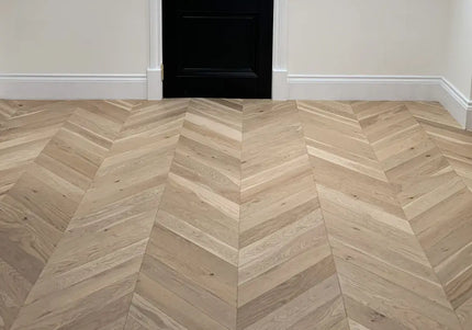 Classic Invisible Lacquered Solid Chevron Oak Flooring