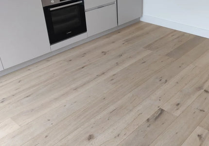 Invisible Finish Lacquered 3-Ply Engineered Oak Flooring