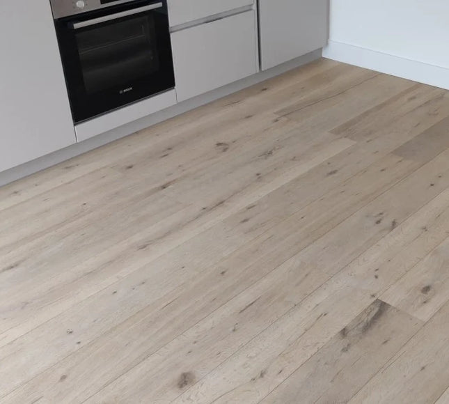 Invisible Finish Lacquered 3-Ply Engineered Oak Flooring