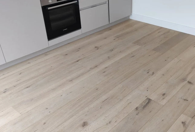 Invisible Finish Lacquered 3-Ply Engineered Oak Flooring