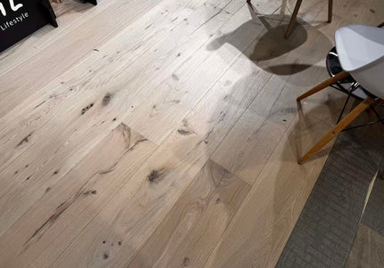 Invisible Lacquered Engineered Oak Plank Flooring