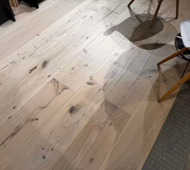 Invisible Lacquered Engineered Oak Plank Flooring