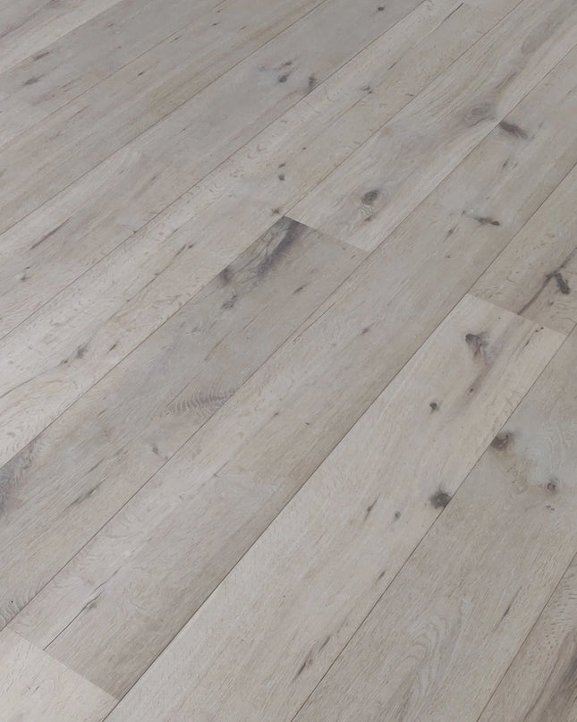 Invisible Finish Lacquered 3-Ply Engineered Oak Flooring