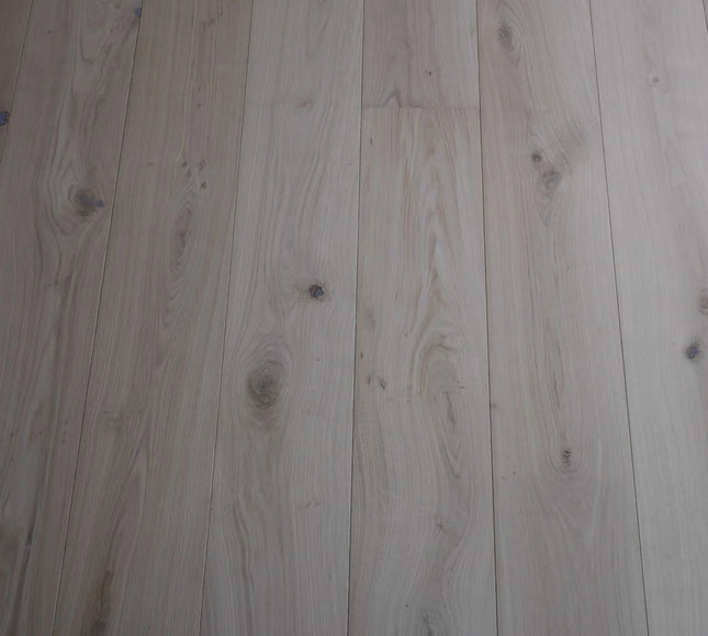 Classic Unfinished Wide Plank Engineered Oak Flooring