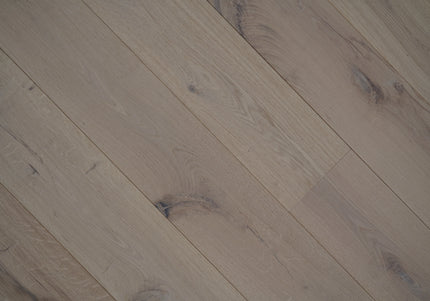 Invisible Lacquered Engineered Oak Plank Flooring