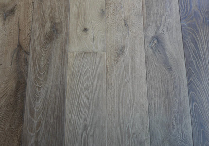 Distressed Invisible Finish Engineered Oak Flooring
