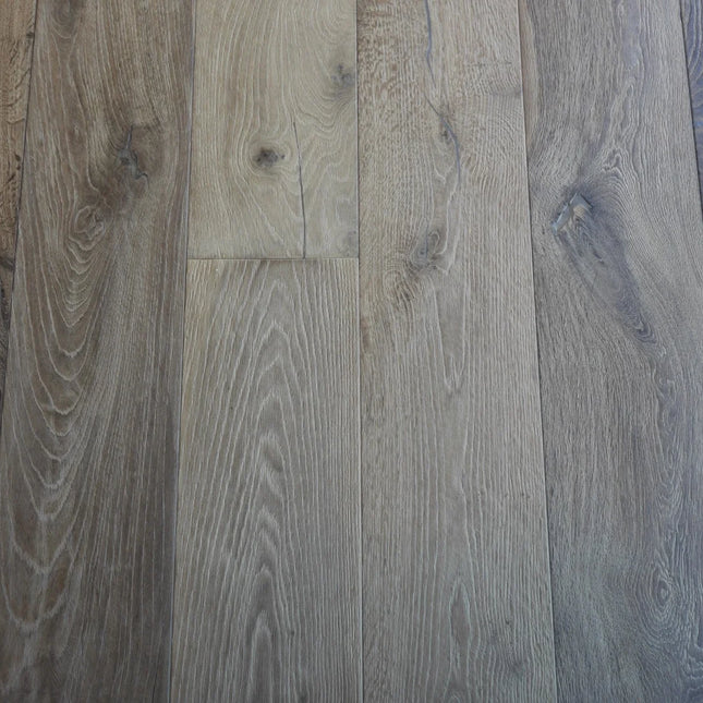 Distressed Invisible Finish Engineered Oak Flooring