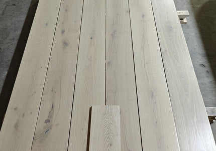 White Washed Matt Lacquered Engineered Oak Plank Flooring