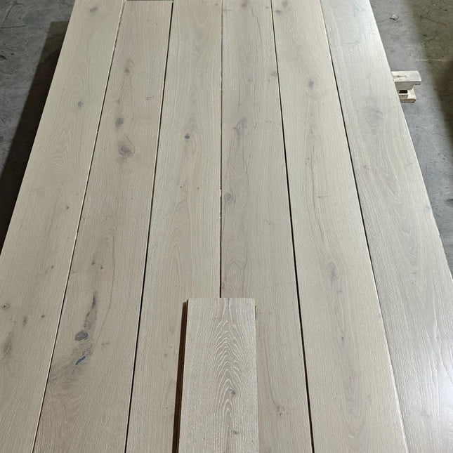 White Washed Matt Lacquered Engineered Oak Plank Flooring