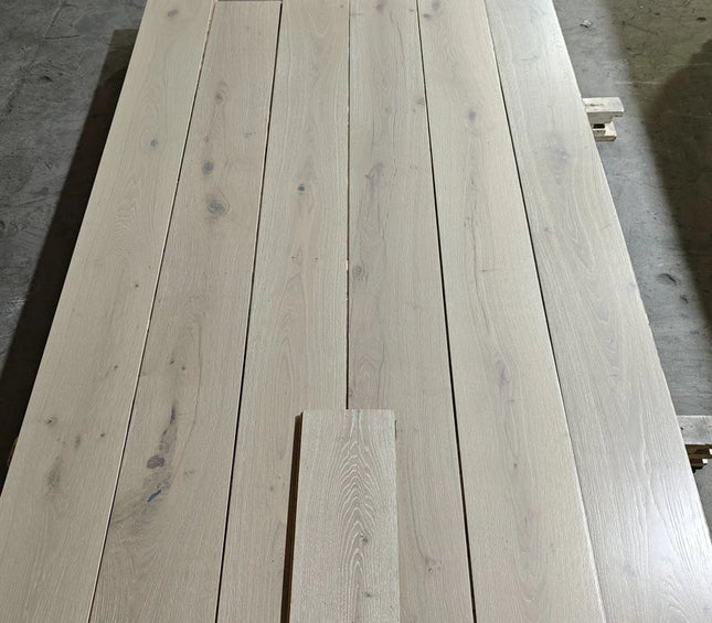 White Washed Matt Lacquered Engineered Oak Plank Flooring