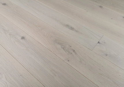 Invisible Finish Lacquered 3-Ply Engineered Oak Flooring