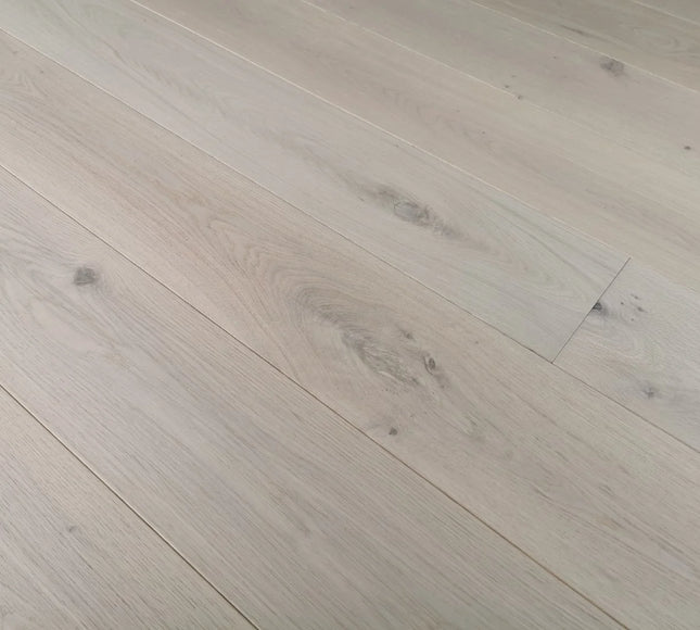 Invisible Finish Lacquered 3-Ply Engineered Oak Flooring
