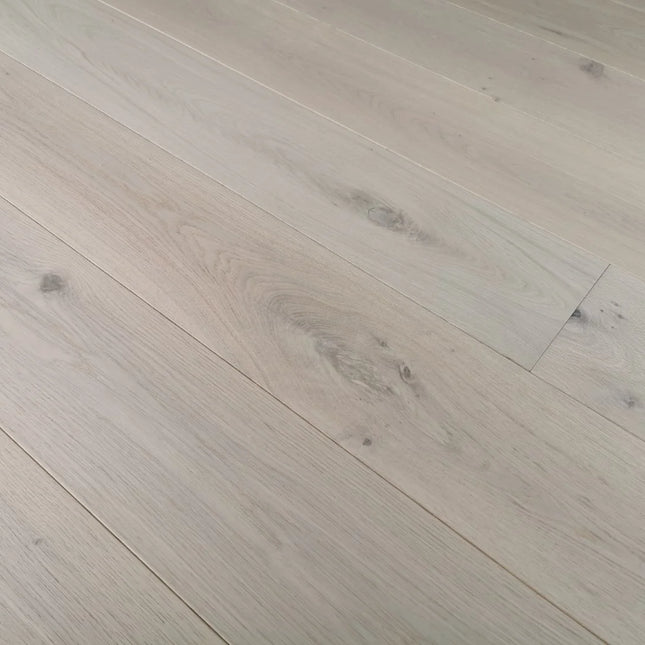 Invisible Finish Lacquered 3-Ply Engineered Oak Flooring