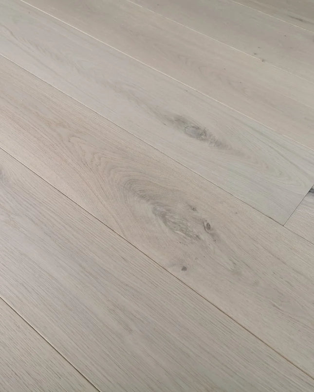 Invisible Finish Lacquered 3-Ply Engineered Oak Flooring