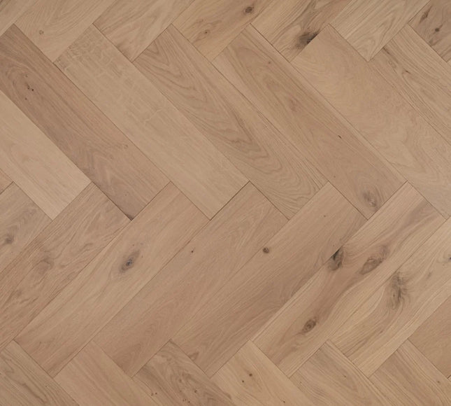 Invisible Finish Lacquered Click Engineered Herringbone Flooring
