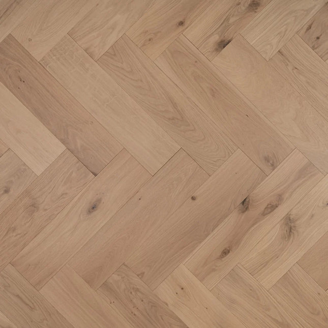 Invisible Finish Lacquered Click Engineered Herringbone Flooring