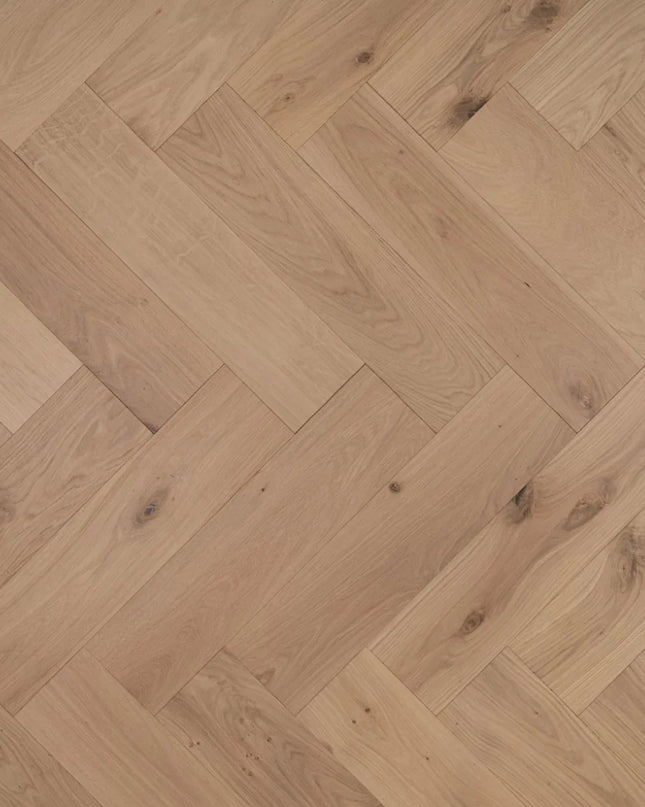 Invisible Finish Lacquered Click Engineered Herringbone Flooring