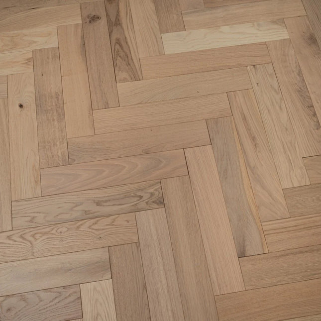 Invisible Finish Lacquered Engineered Herringbone Flooring