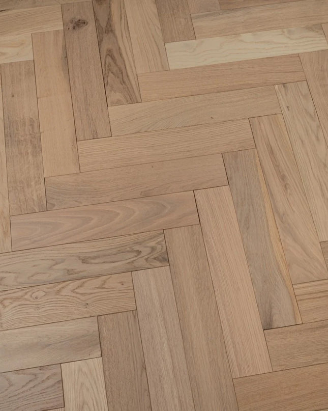 Invisible Finish Lacquered Engineered Herringbone Flooring