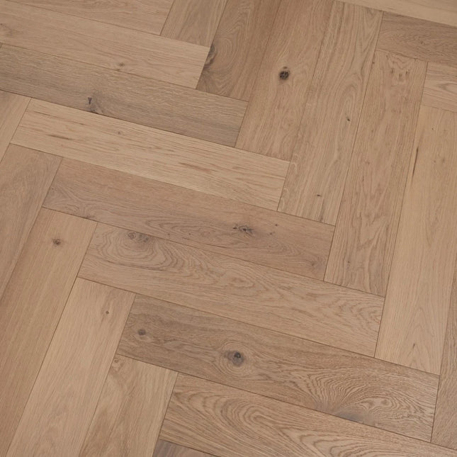 Invisible Finish Lacquered Engineered Herringbone Flooring