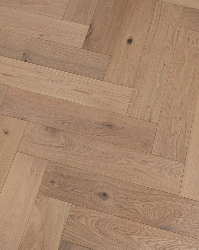 Invisible Finish Lacquered Engineered Herringbone Flooring