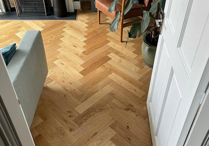 Natural Brushed Lacquered Click Engineered Herringbone Flooring