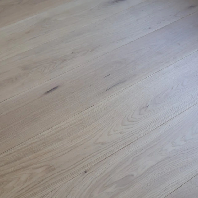 Brushed Invisible Finish Wide Plank Engineered Oak Flooring