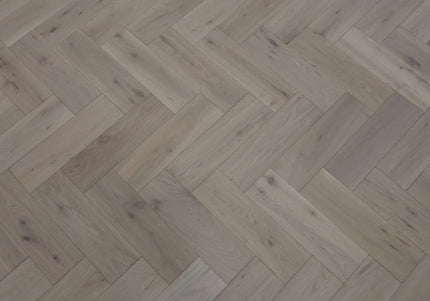 Natural Invisible Lac Solid Oak Herringbone Flooring