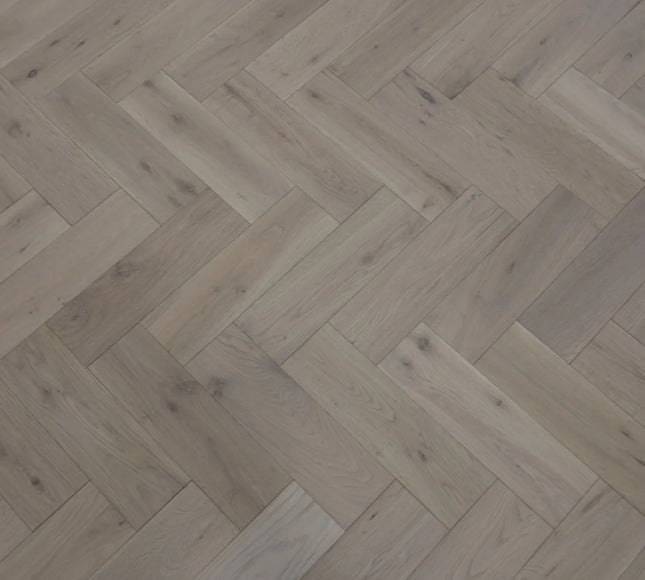 Natural Invisible Lac Solid Oak Herringbone Flooring