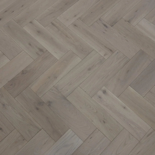 Natural Invisible Lac Solid Oak Herringbone Flooring