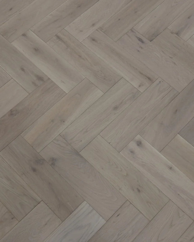 Natural Invisible Lac Solid Oak Herringbone Flooring