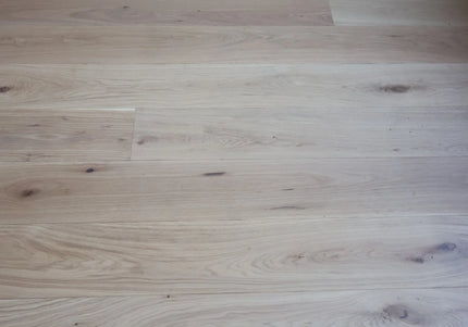Brushed Invisible Finish Wide Plank Engineered Oak Flooring