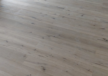 Invisible Finish Lacquered 3-Ply Engineered Oak Flooring