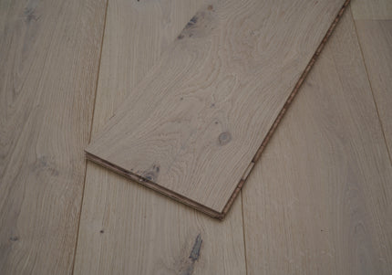 Invisible Lacquered Engineered Oak Plank Flooring