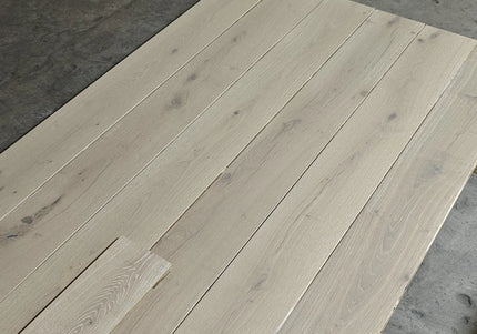 White Washed Matt Lacquered Engineered Oak Plank Flooring