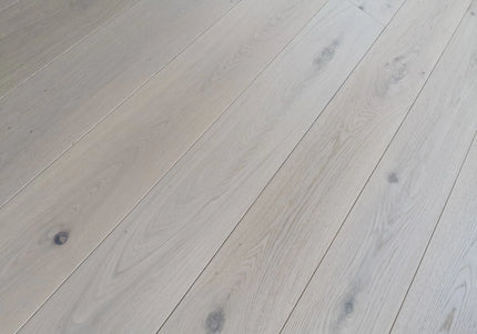 Invisible Finish Lacquered 3-Ply Engineered Oak Flooring