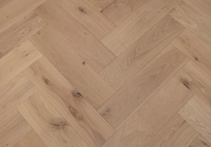 Invisible Finish Lacquered Click Engineered Herringbone Flooring